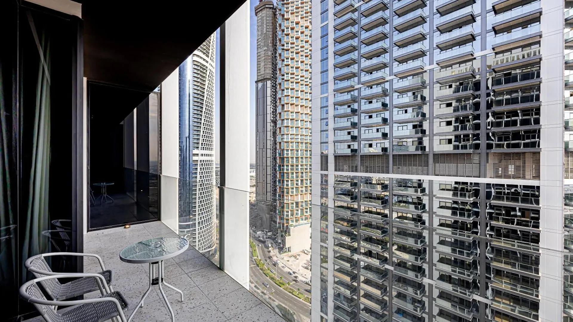 Luxury 1Br Apartment With Pool And Gym At Upside Living Business Bay Dubai United Arab Emirates
